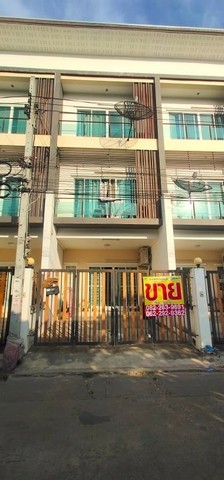 ขายถูกทาวน์​โฮม​ 3 ชั้น ซอยลาดพร้าว110 แยก1 .พท.16.4 ตร.ว. ทำเลดีเข้าออกได้ 2 ทาง